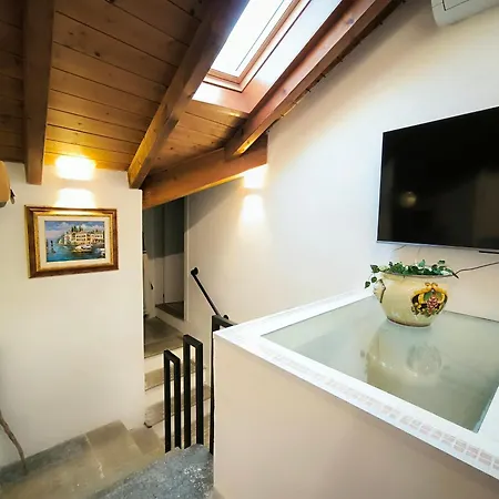 Modern Flat In Old Town דירה באוונו